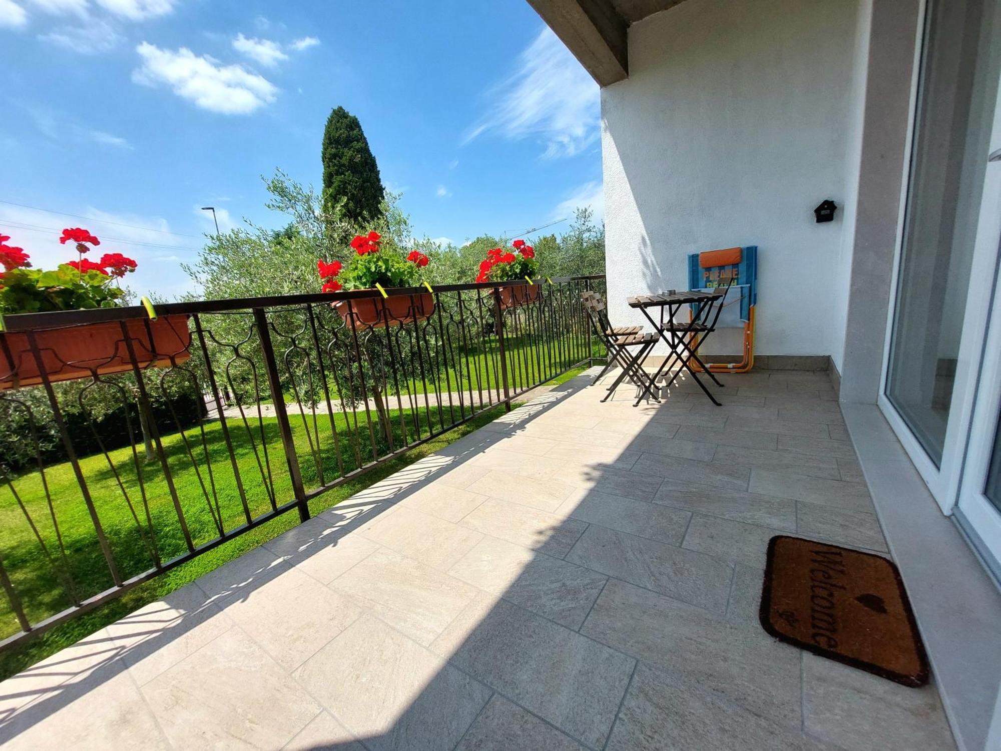 Villa Dolcitalia Tra Gardaland E Le Terme Di Cola Lazise Exterior foto
